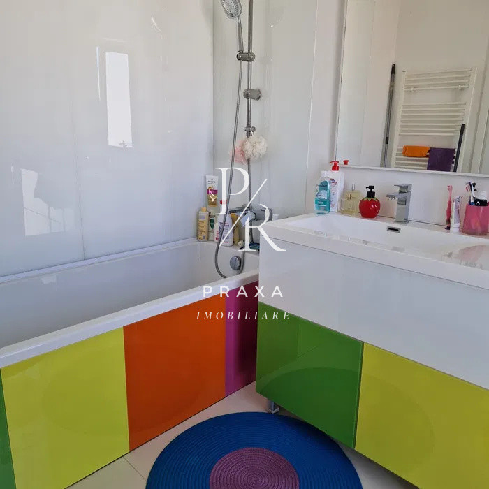 Apartament 3 camere tip penthouse +TERASA ,parcare zona Sub Cetate