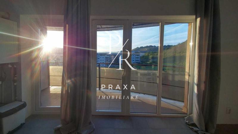 Apartament 2 camere 59 MP, semidecomandat, balcon, zona Stejarului