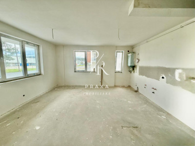 Apartament 3 camere semifinisat, parcare, zona Vivo