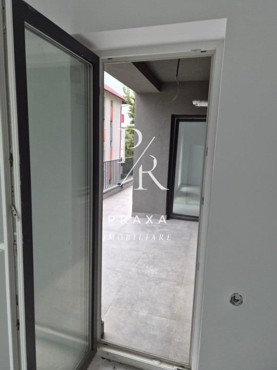 Apartament de vanzare 2 camere decomandat si terasa de 30 mp, zona Tineretului!