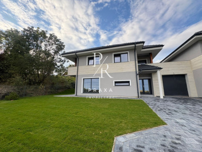 Casa in Feleac cu curte privata  !