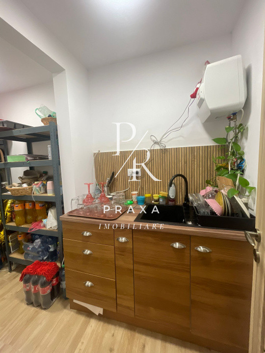 Spatiu comercial 131 mp, 3 parcari, gata echipat, se vinde cu tot cu afacere!
