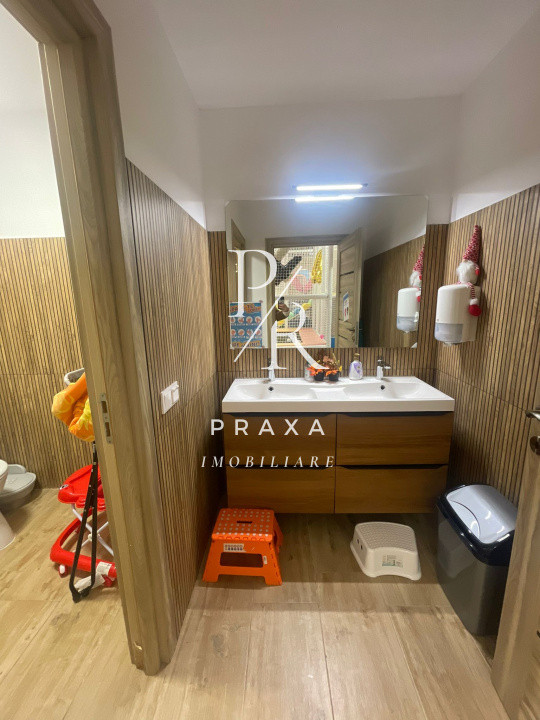 Spatiu comercial 131 mp, 3 parcari, gata echipat, se vinde cu tot cu afacere!