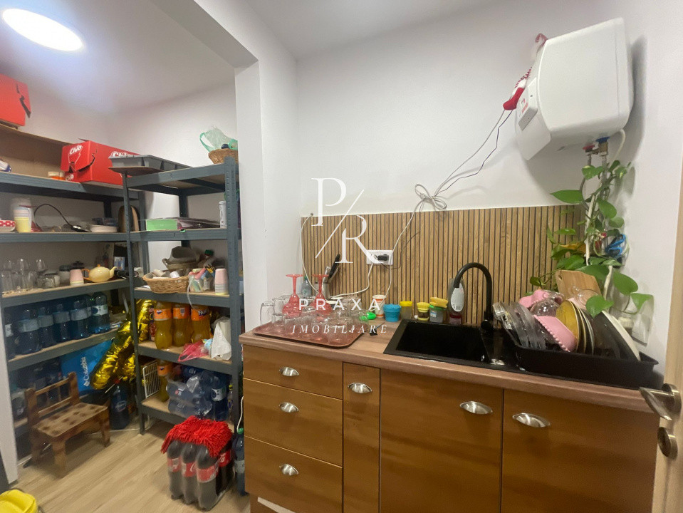 Spatiu comercial 131 mp, 3 parcari, gata echipat, se vinde cu tot cu afacere!