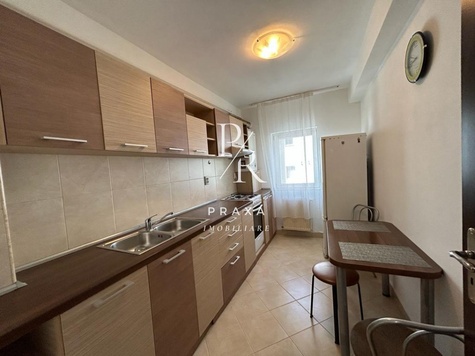 Apartament de vanzare, 2 camere, decomandat, 48 mp, parcare, Florilor 