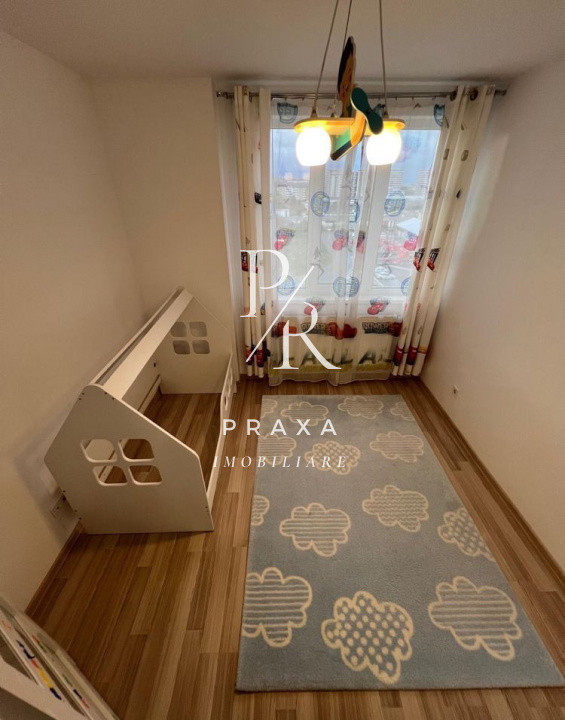 Apartament de vanzare, 3 camere, 65 mp utli, LIFT, zona VIVO!!