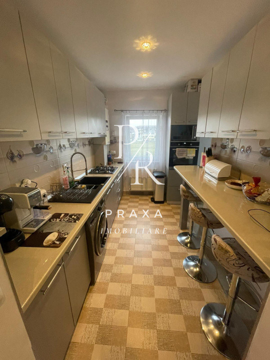 Apartament de inchiriat 3 camere, 2 bai si bucatarie decomandata!