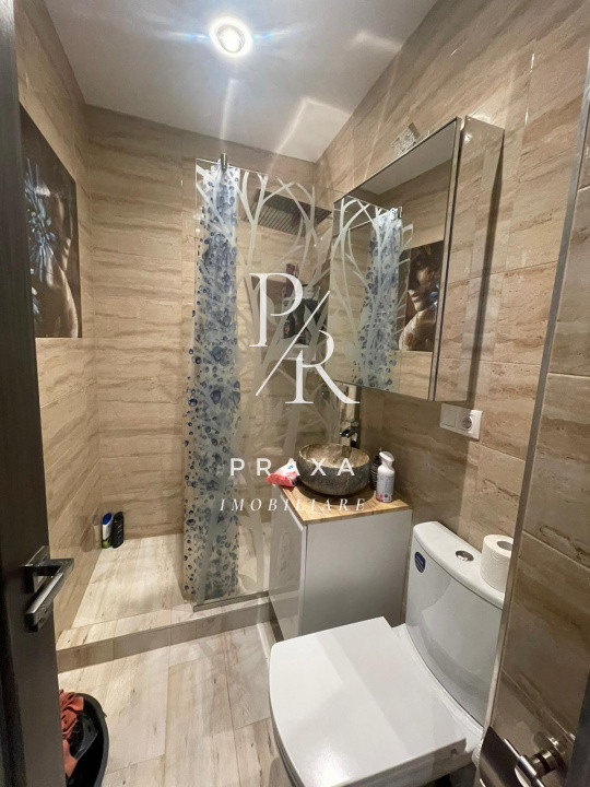 Apartament de inchiriat 3 camere, 2 bai si bucatarie decomandata!