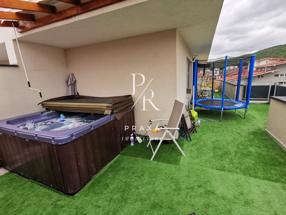 Apartament de 3 camere, 63 mp, terasa de 50 mp, zona strazii Florilor 
