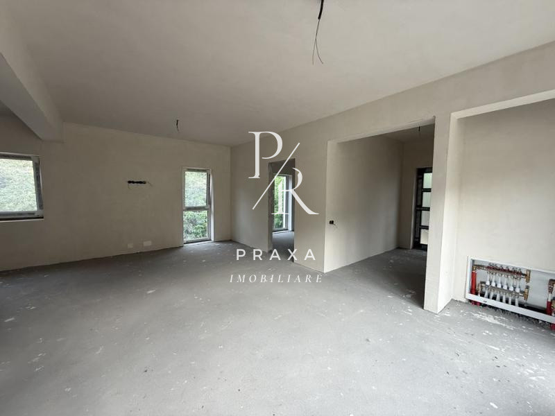 Duplex, 4 camere, 160mp, garaj, camera technica, 350 mp curte, zona Tauti!