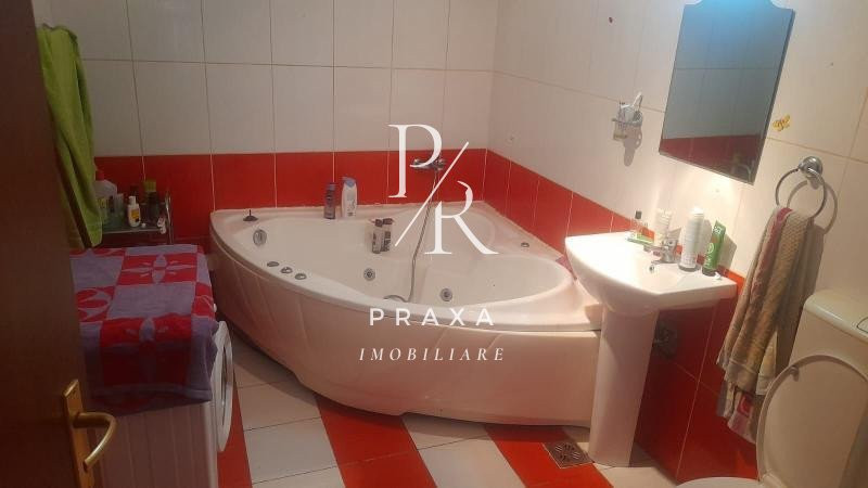 Apartament de 2 camere, 60 mp, etaj intermediarr, zona Florilor 