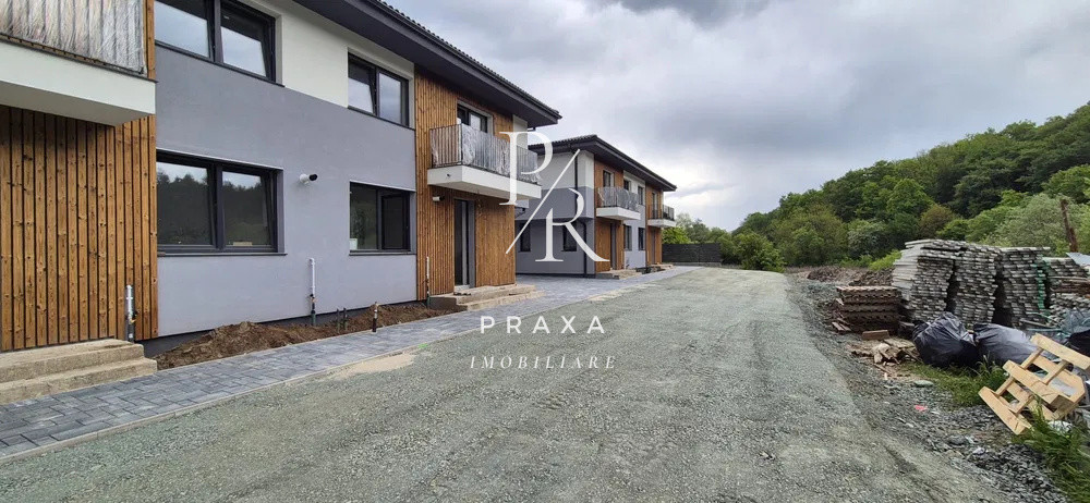 Casa duplex, semifinisata, 120 mp utili, teren 250, zona Tautiului!